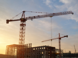 Relatório global do Citi para o setor imobiliário em 2026 trouxe uma frase que capturou manchetes: "vai faltar grua". Relatório global do Citi para o setor imobiliário em 2026 trouxe uma frase que capturou manchetes: "vai faltar grua".